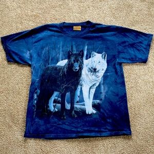 The Mountain vintage t-shirt with 2 wolves.